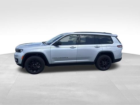 Used 2024 Jeep Grand Cherokee L Laredo AWD/4WD image 3
