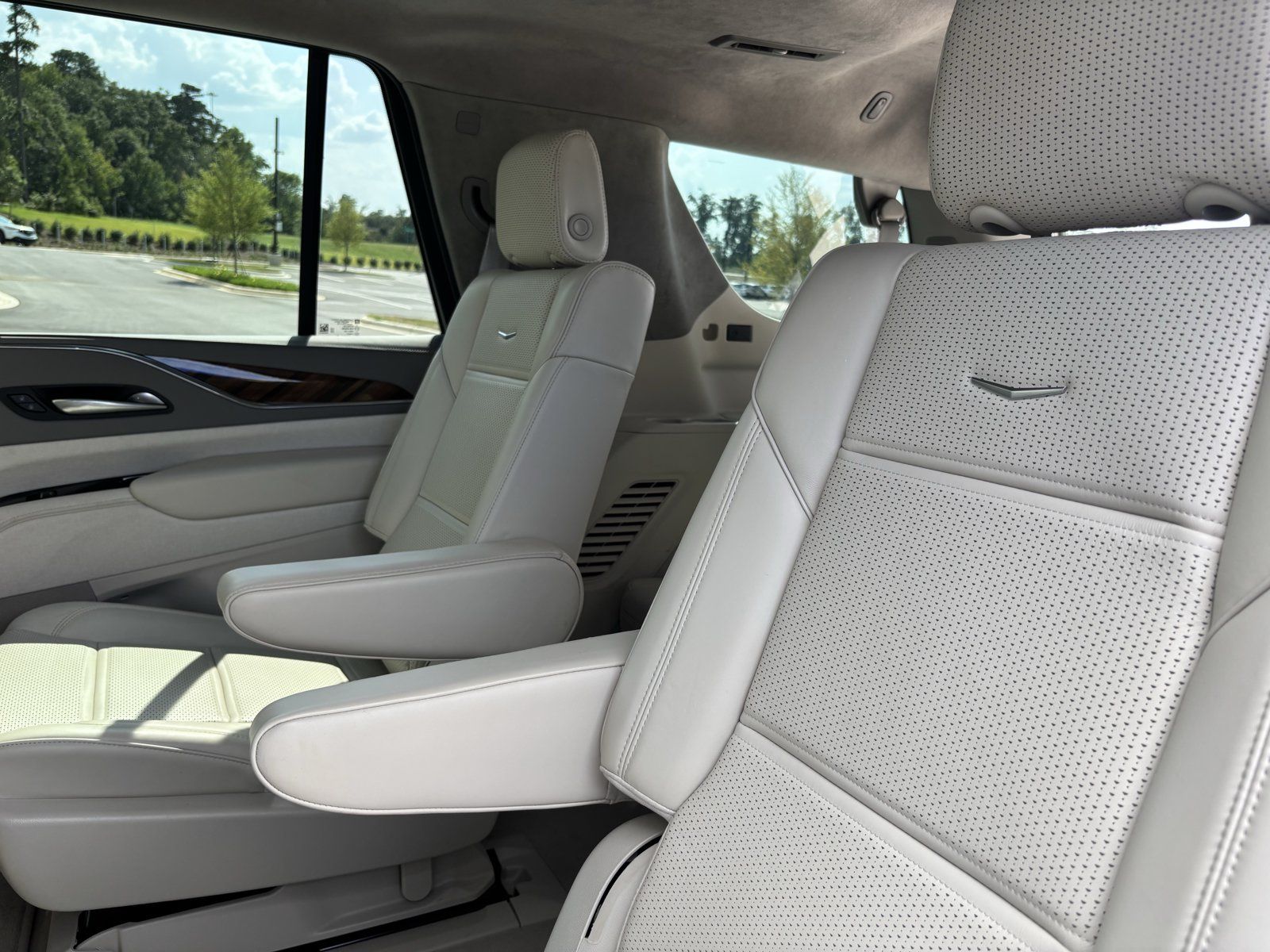 Used 2024 Cadillac Escalade Sport Platinum w/ LPO, ONYX Package AWD/4WD image 31