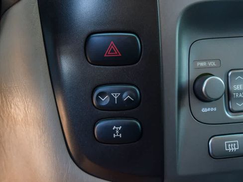 Used 2006 Toyota Land Cruiser AWD/4WD image 25