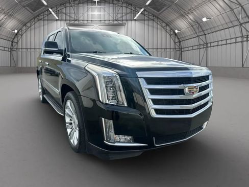 Used 2015 Cadillac Escalade Luxury AWD/4WD image 8