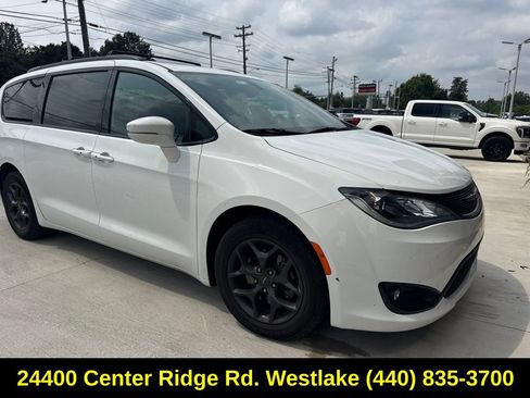 Used 2019 Chrysler Pacifica Limited w/ S Appearance Package FWD image 4
