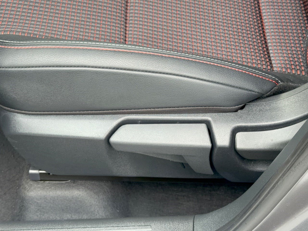 Used 2026 Nissan Kicks SR AWD/4WD image 16