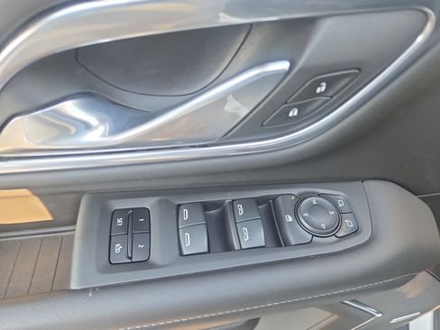 Used 2021 Chevrolet Tahoe LT AWD/4WD image 32