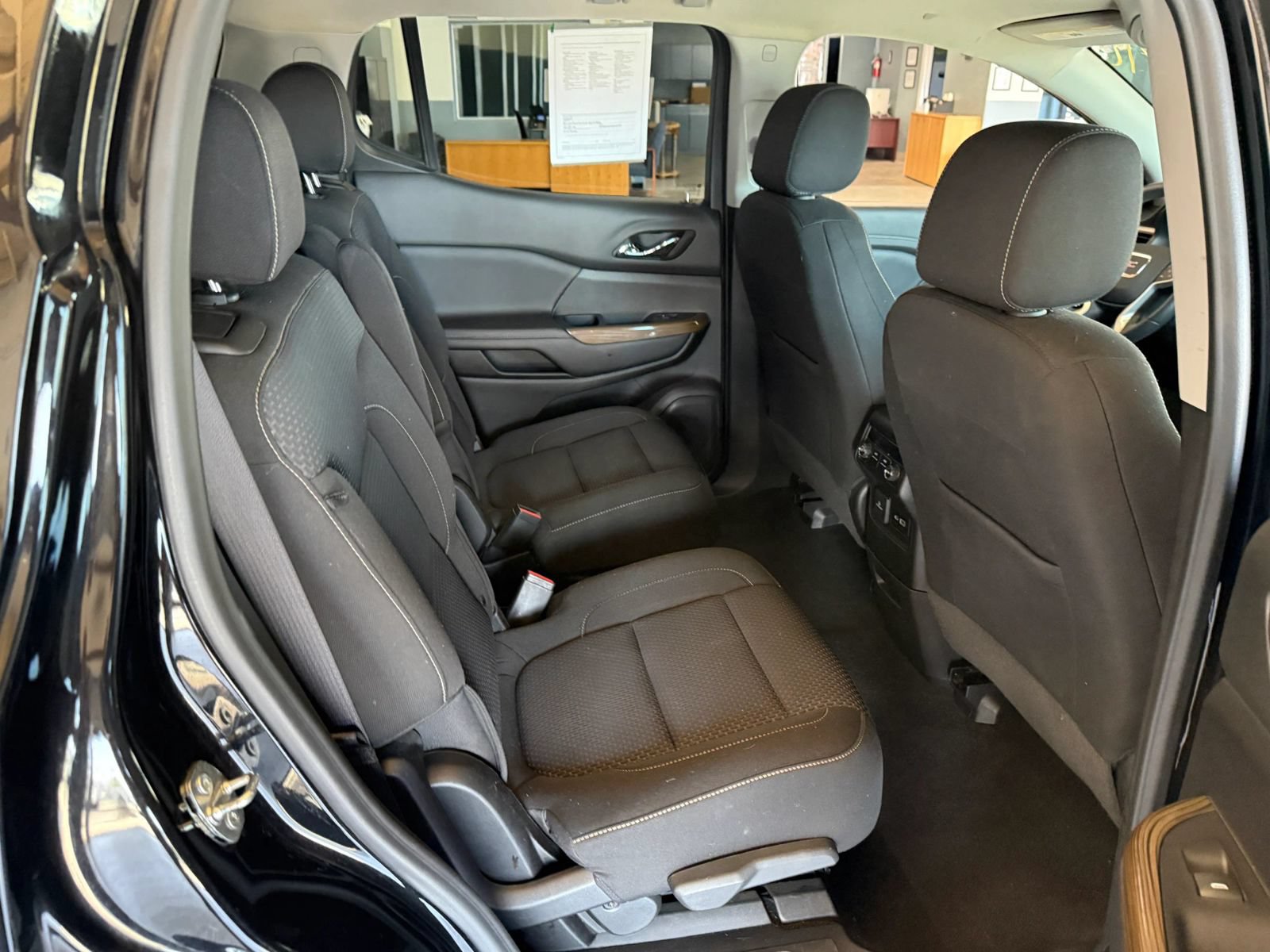 Used 2022 GMC Acadia SLE w/ Driver Convenience Package FWD image 13