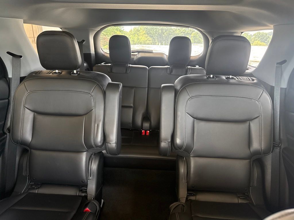 Used 2022 Ford Explorer XLT w/ Equipment Group 202A AWD/4WD image 23