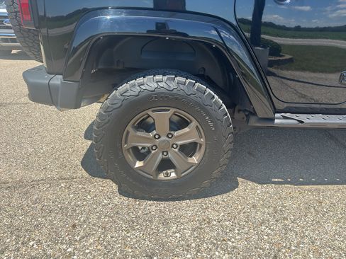 Used 2018 Jeep Wrangler Unlimited Sport AWD/4WD image 16