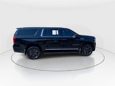 Used 2024 GMC Yukon XL Denali RWD image 9