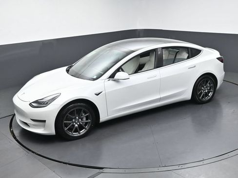 Used 2020 Tesla Model 3 Standard Range Plus RWD image 40