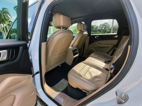 Used 2019 Porsche Cayenne image 26