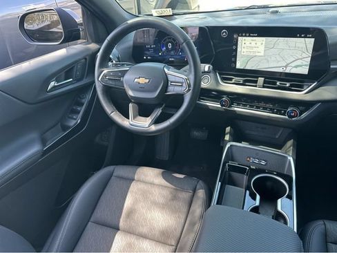 Used 2025 Chevrolet Equinox LT w/ Convenience Package II FWD image 13