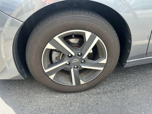 Used 2024 Nissan Sentra SV FWD image 3