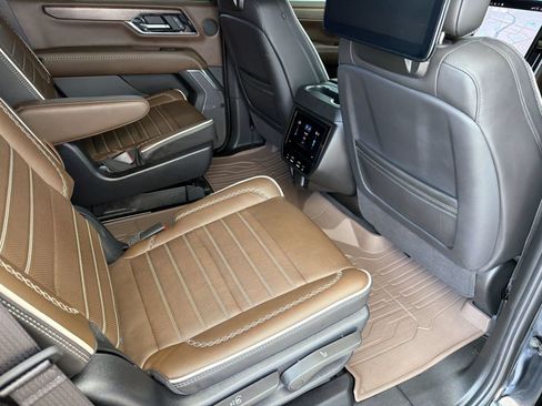 Used 2025 GMC Yukon Denali Ultimate w/ LPO, Floor Liner Package AWD/4WD image 30