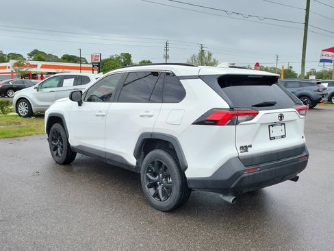 Used 2021 Toyota RAV4 LE image 4