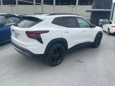 Used 2024 Chevrolet Trax ACTIV w/ Sunroof Package FWD image 3