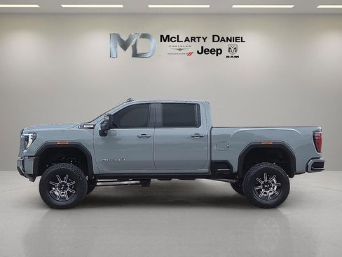 Used 2025 GMC Sierra 2500 AT4 w/ AT4 Premium Plus Package AWD/4WD image 3