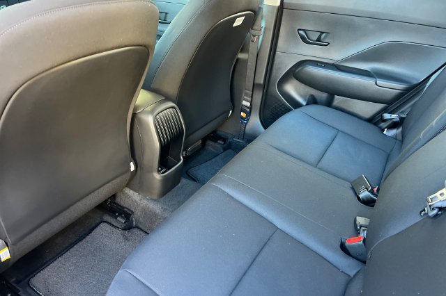 New 2027 Hyundai Kona SE FWD image 11