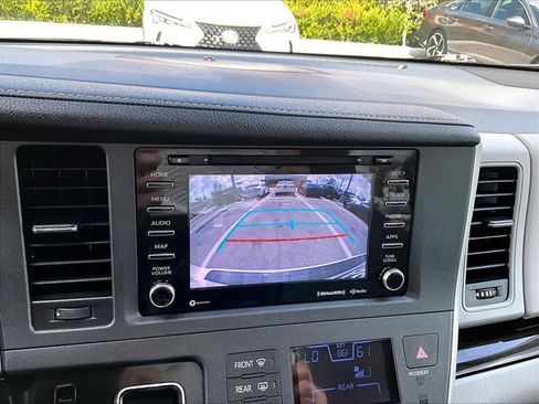 Used 2020 Toyota Sienna XLE FWD image 21