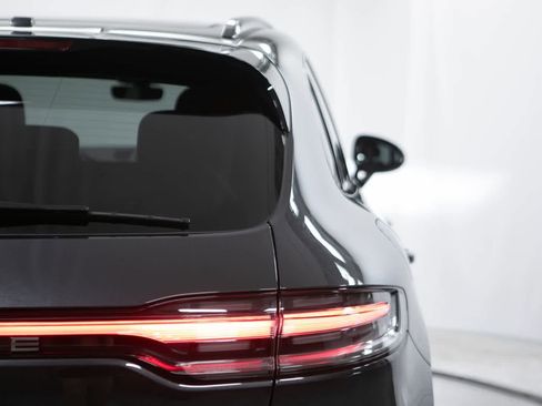 Certified 2026 Porsche Macan AWD/4WD image 21
