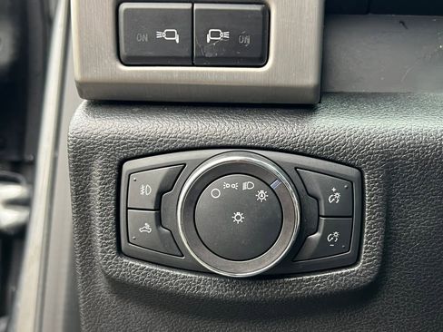 Used 2018 Ford F150 Platinum w/ Equipment Group 701A Luxury image 27