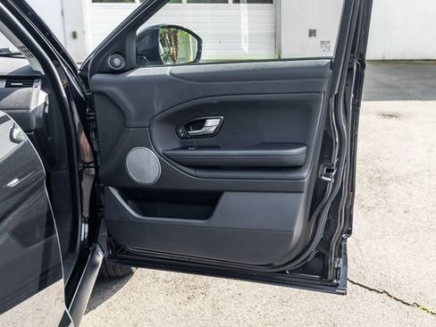 Used 2019 Land Rover Range Rover Evoque SE AWD/4WD image 15