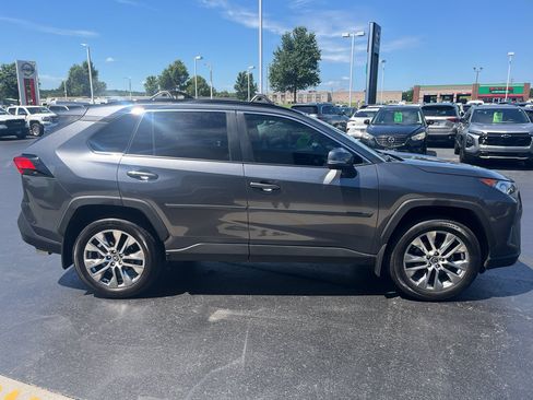 Used 2021 Toyota RAV4 XLE Premium FWD image 6