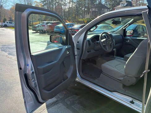 Used 2015 Nissan Frontier S image 11