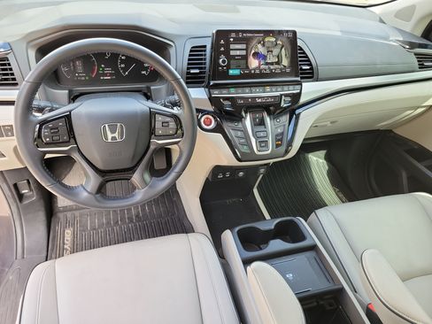 Used 2025 Honda Odyssey Touring image 10