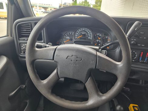 Used 2004 Chevrolet Silverado 3500 4x4 Regular Cab w/ Snow Plow Prep Package image 19