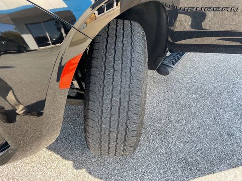 Used 2023 Chevrolet Suburban Z71 w/ Luxury Package image 65