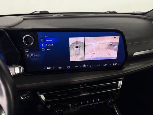 Used 2024 Chevrolet Traverse LT FWD image 16