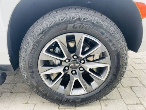 Used 2024 Chevrolet Tahoe Z71 w/ Luxury Package image 44