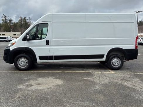 Used 2024 RAM ProMaster 2500 w/ Convenience Group FWD image 4