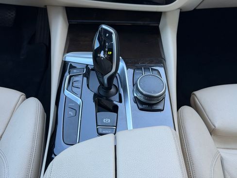 Used 2018 BMW 530e xDrive image 25