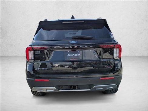 New 2026 Ford Explorer Active w/ Active Comfort Package image 9