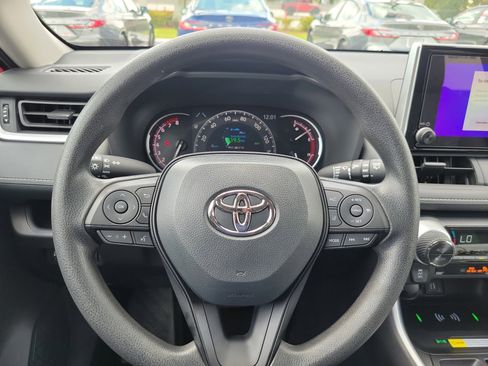 Used 2025 Toyota RAV4 XLE FWD image 23