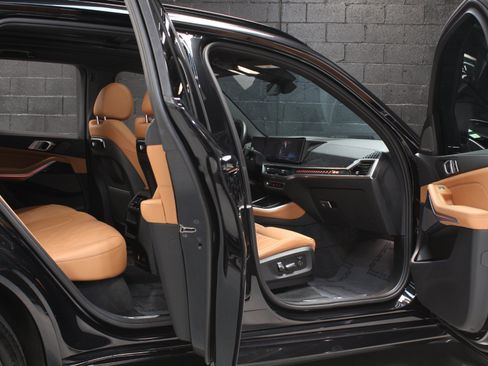 Used 2025 BMW X5 sDrive40i w/ M Sport Package RWD image 27