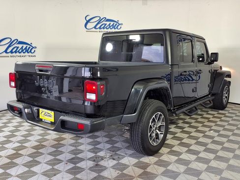 Used 2024 Jeep Gladiator Sport AWD/4WD image 4
