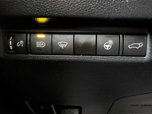 Used 2022 Toyota RAV4 XLE w/ Convenience Package image 33