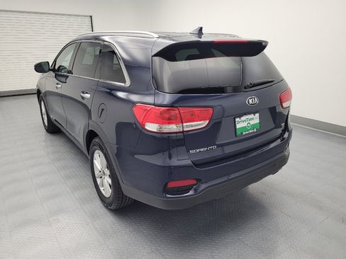 Used 2019 Kia Sorento AWD w/ LX Convenience Package image 5