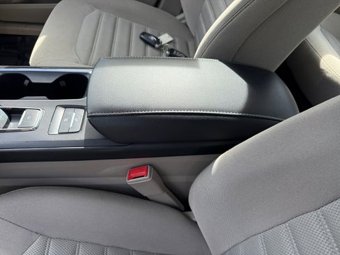Used 2017 Ford Fusion SE FWD image 14