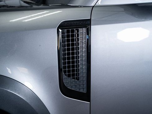 Used 2020 Land Rover Defender 110 SE image 21