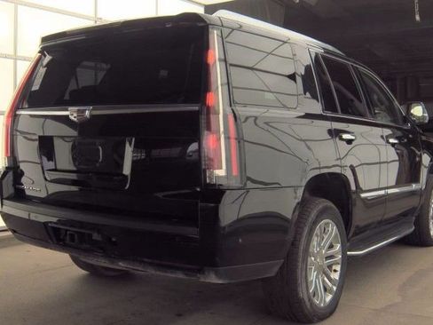 Used 2017 Cadillac Escalade 4WD image 3