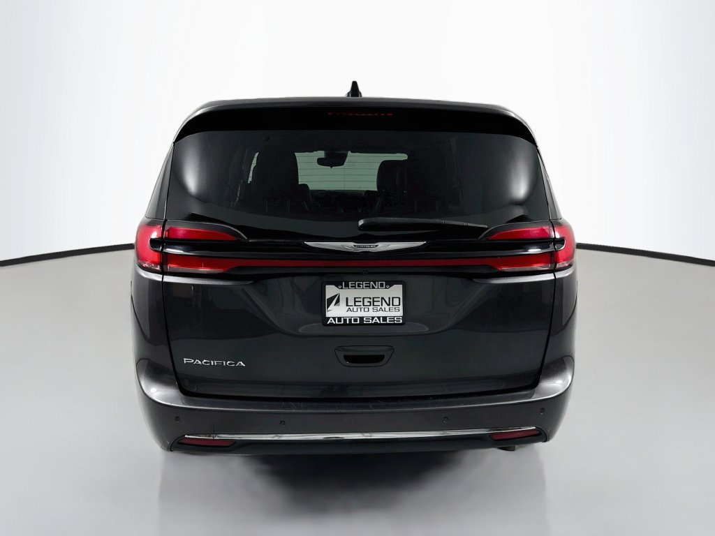 Used 2023 Chrysler Pacifica Touring-L FWD image 7