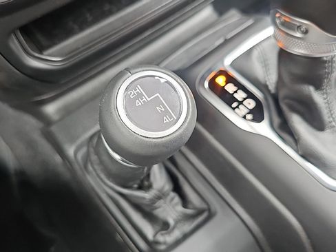 Used 2022 Jeep Wrangler Unlimited Sahara AWD/4WD image 22