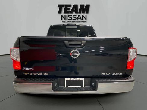 Used 2018 Nissan Titan SV image 5
