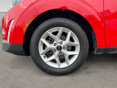 Used 2023 Kia Soul LX w/ LX Technology Package FWD image 16