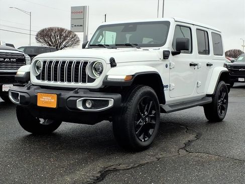 Certified 2025 Jeep Wrangler Unlimited Sahara image 3