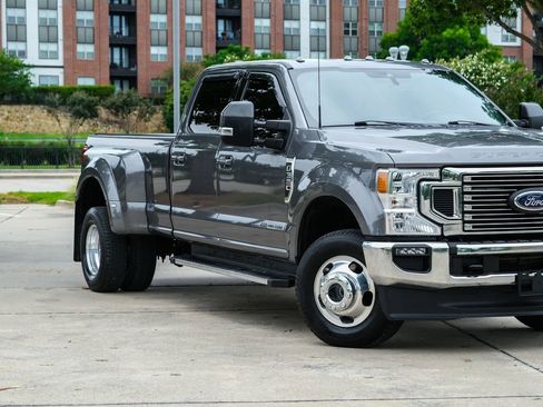 Used 2022 Ford F350 Lariat w/ Lariat Value Package AWD/4WD image 2