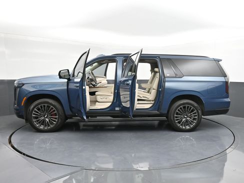 Used 2025 Cadillac Escalade ESV Sport Platinum image 48