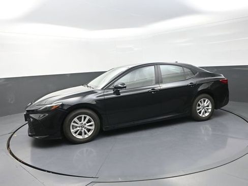 Used 2025 Toyota Camry LE image 42